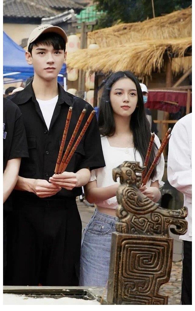 黃曉明|新一季《中餐廳》正式錄制，龔俊自帶廚具被沒收，網(wǎng)友：喜劇現(xiàn)場