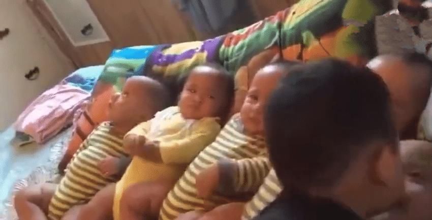 稀罕|面对家里的五胞胎，哥哥不知道“稀罕”谁好，挨个亲也亲不过来！