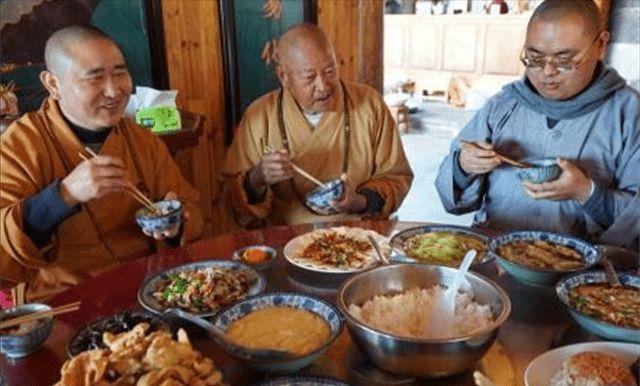 和尚!和尚不沾荤腥,为何很多和尚都肥头大耳?