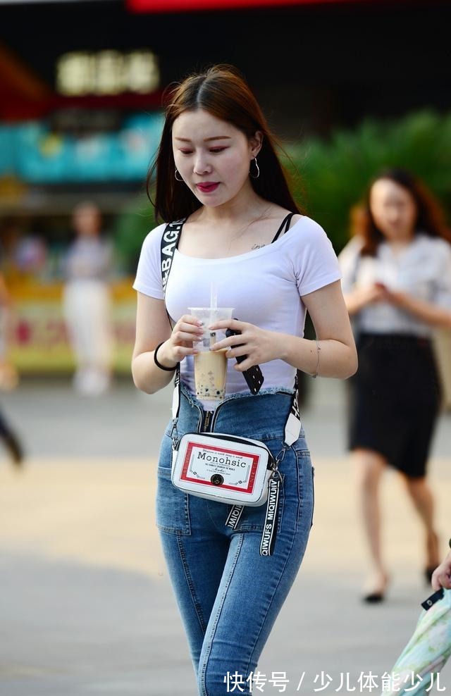 淑女 穿出S型身材,美丽又高挑,首选高腰裤,尽显最美的淑女范!