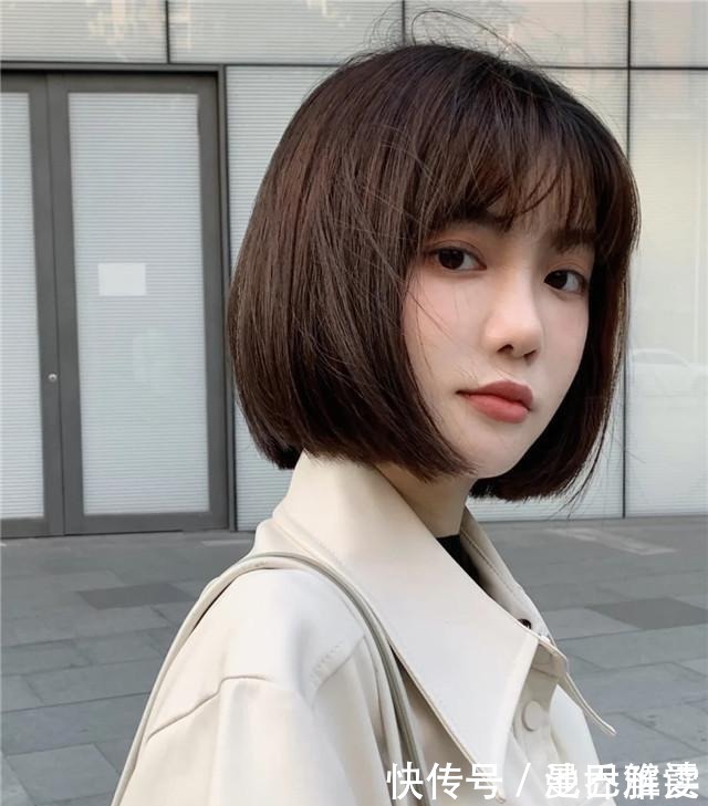 美发店|发型可不能瞎换,建议女生:多考虑这4种“热门款”,洋气显脸小
