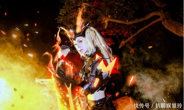 icon|这个小姐姐一件肉装没出,花木兰COS赏析