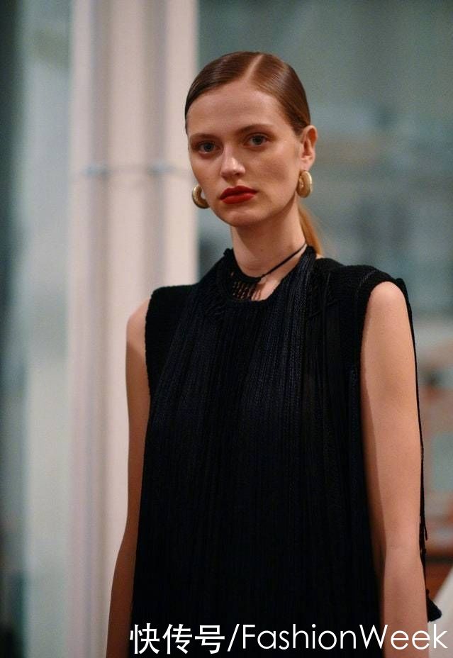 气质|低马尾的时尚超乎你的想象,任何风格无缝衔接,体现十足的魅力