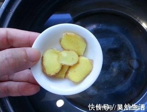 鱼皮|煎鱼千万不能直接倒油!很多人搞错了这1点,难怪鱼肉破皮腥味重