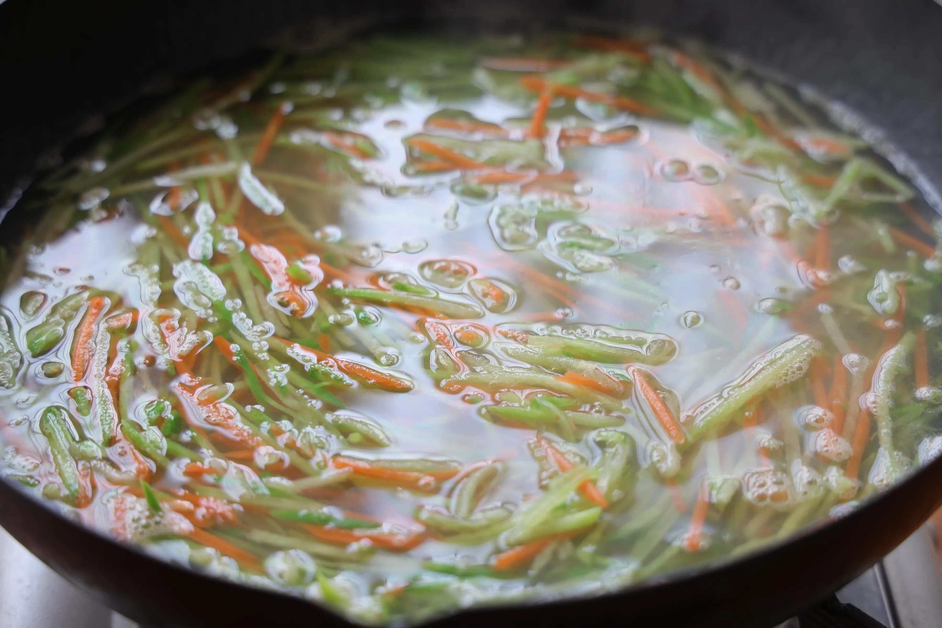 冬天萝卜好吃不贵,炸一锅素丸子,不油不腻,比肉丸子还要好吃