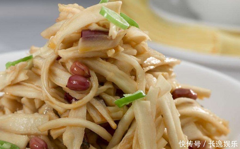  冬吃萝卜胜似吃人参，一次能吃一大碗，开胃下饭，比肉好