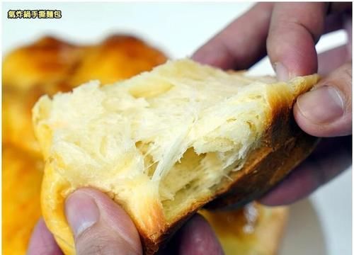  早餐手撕面包的做法，不用加水，不用烤箱，出锅香甜柔软还拉丝