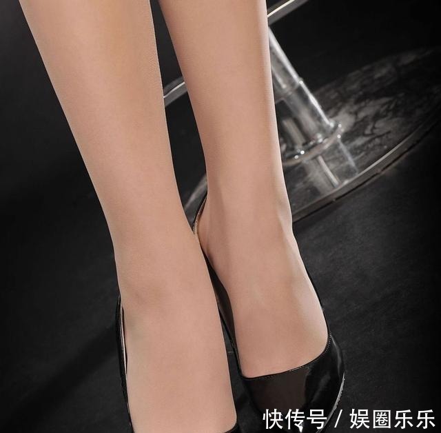 姿态|细跟高跟鞋瞬间增加女性气质,性感又优雅,表现出良好的姿态