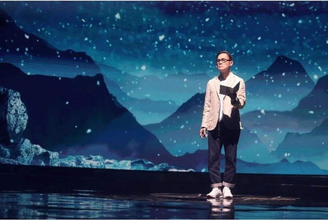 男主@一首火了整整32年的歌曲,歌词中没有一个爱字,却引发无数人共鸣