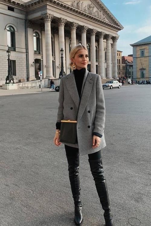  皮靴＋大衣，这样穿可以轻松展露气场，很适合职场风女生