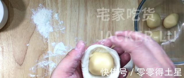 豆沙馅|芝麻豆沙酥饼,制作简单,层层酥脆,一口下去直掉渣,香酥可口!