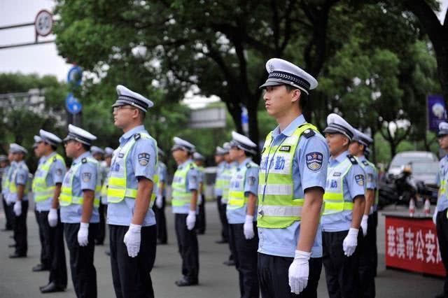 原因|辅警工资一个月才2000多,为啥还有那么多人抢着干原因很现实