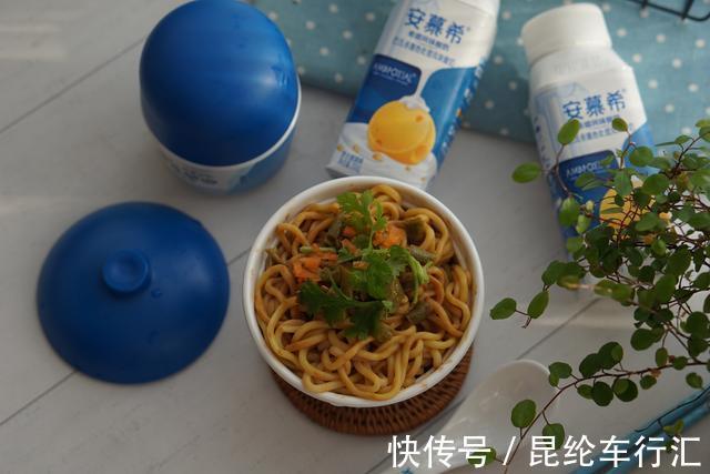 牛肉拉面|天冷最爱的懒人餐,1分钟就上桌,口感香滑筋道,好吃到爆