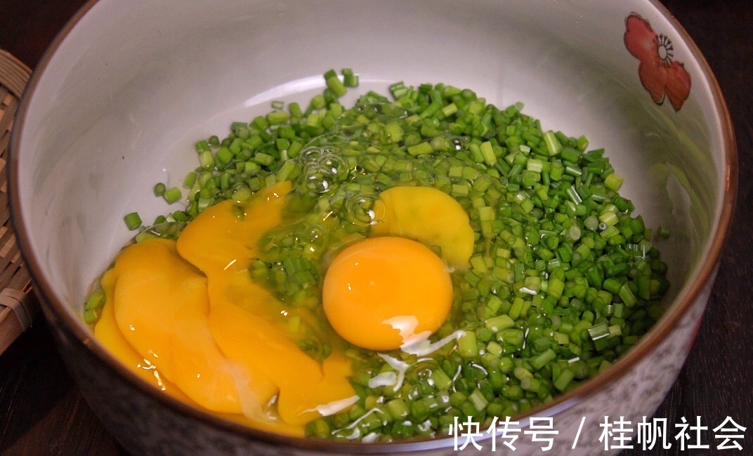 可口|韭菜梗鸡蛋饼，美味可口，简单好做