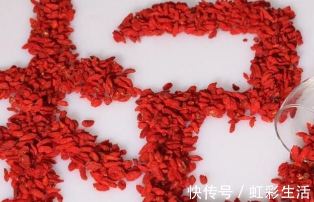 日常生活中|枸杞和此物配一对，不妨坚持喝上一段时间，能滋养肝脏！