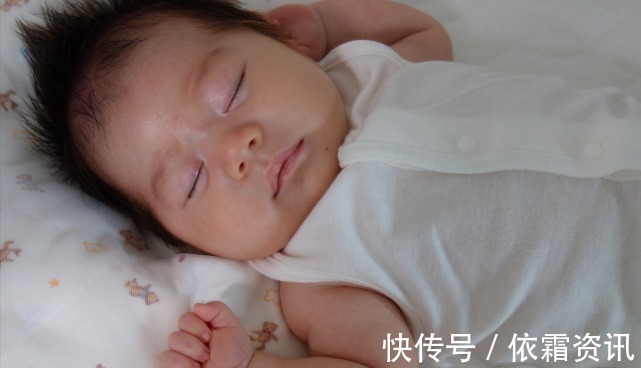 小宝宝|养护新生儿宝宝坑太多,10个“带娃禁忌”家长要了解,别做错坑娃