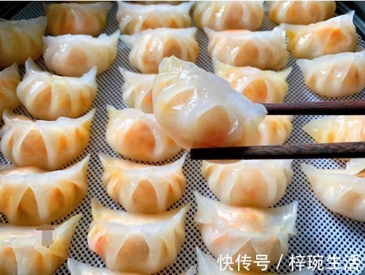 马蹄笋|想吃水晶虾饺不用买了，在家就可以做，特别简单，面皮劲道透亮