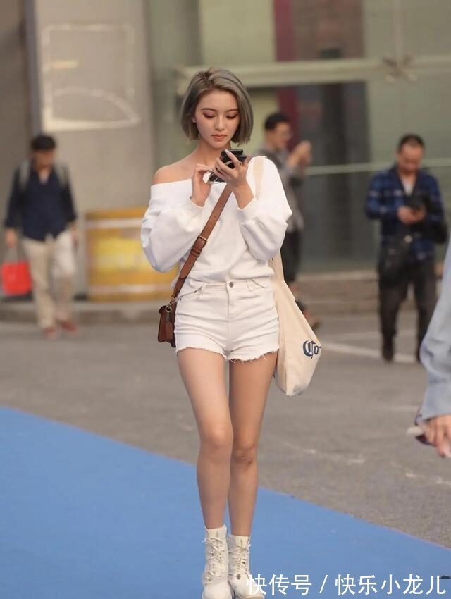 棕色 时尚简洁的打底裤，个性混搭让人一见倾心，非常好看