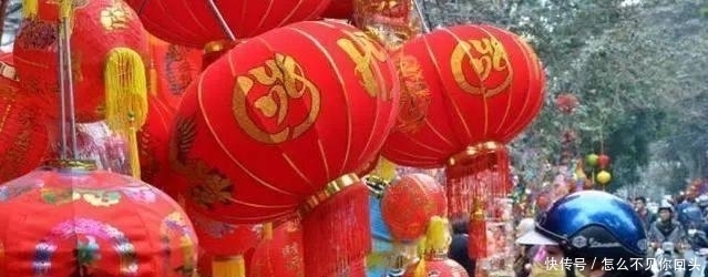  春联|废除汉字后，越南人过春节，春联怎么写？