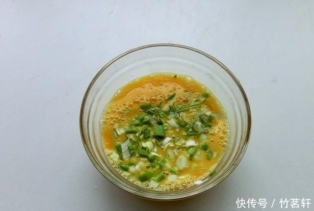 早春三月,这菜季节性强,一搅一蒸做早餐,鲜嫩可口,孩子吃上瘾