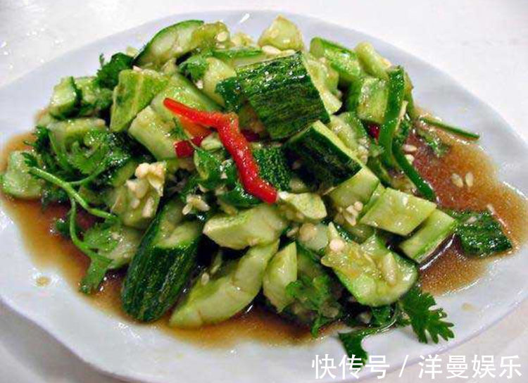 凉拌黄瓜先放盐还是后放盐？大多数人都做错了，怪不得口感不爽脆