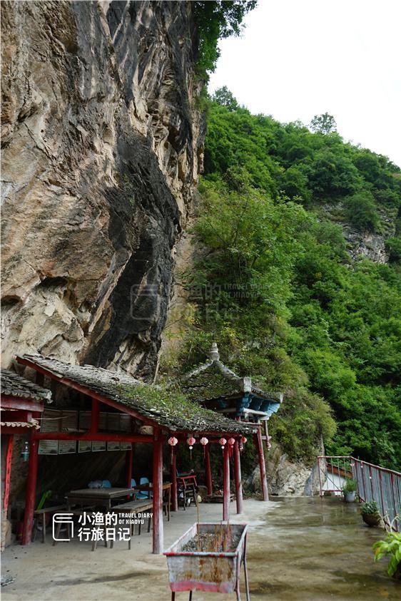 陕南|陕南秦岭自驾，老国道偶遇绝壁“悬空寺”，修建原因成谜