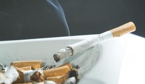  咳嗽|长期抽烟的人，最怕这3种症状！若你有，说明肺已受损，该戒烟了