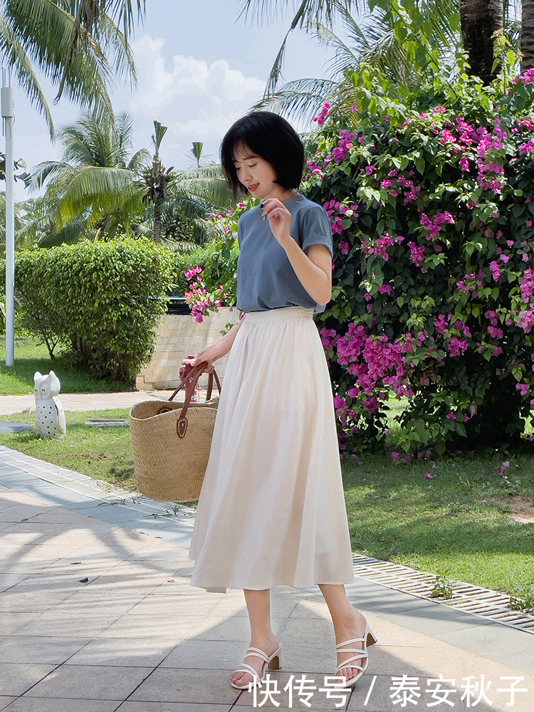 时髦|炎热夏日里,学会蓝色“降温穿搭术”:时髦、清爽、又漂亮!