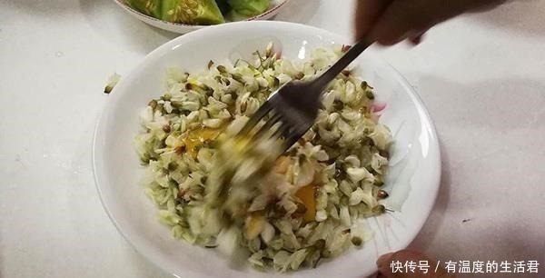 肝热目赤|槐花是一味“中药”,是痔疮的“克星”!3种吃法,赶走痔疮