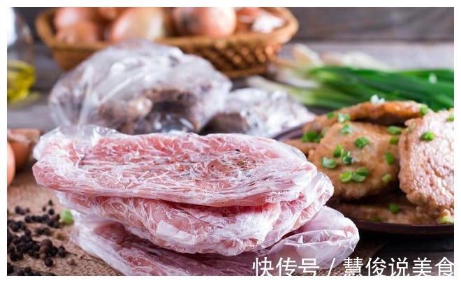 猪肉解冻时，不要直接用热水烫，教你3招，解冻猪肉又快又鲜