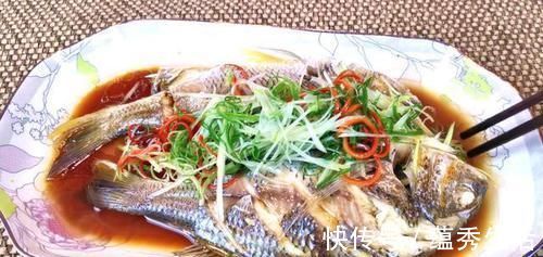 腥味|蒸鱼时，别直接下锅蒸，掌握这一个技巧，保证鱼肉鲜嫩无腥味