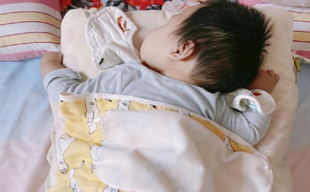 宝宝|3个月宝宝,因睡姿不当导致窒息,错误的睡姿,危险系数有多高?