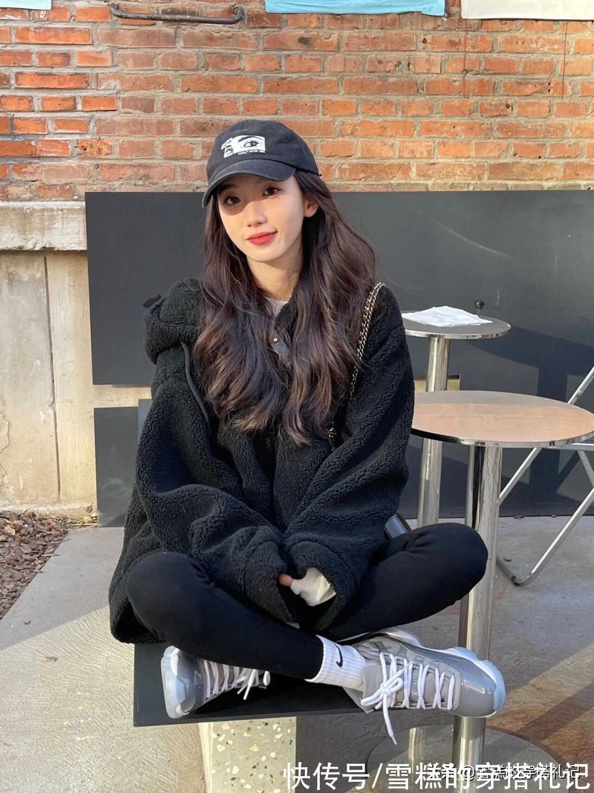 短靴 扔掉阔腿裤吧！今年流行穿“鲨鱼裤”，配上短靴、老爹鞋太时髦了