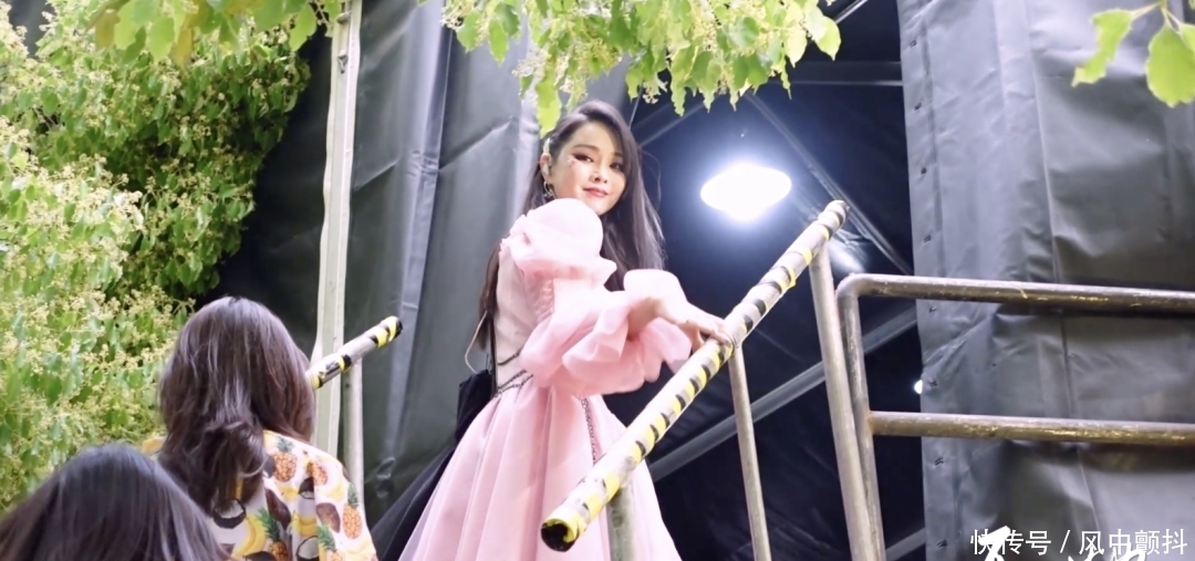 哈利 承认吧,我们都小看了这「话题女王」