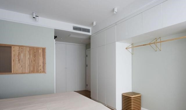 原木|客厅不要沙发,墙面不做造型,越简单的装修,反而越清爽实用