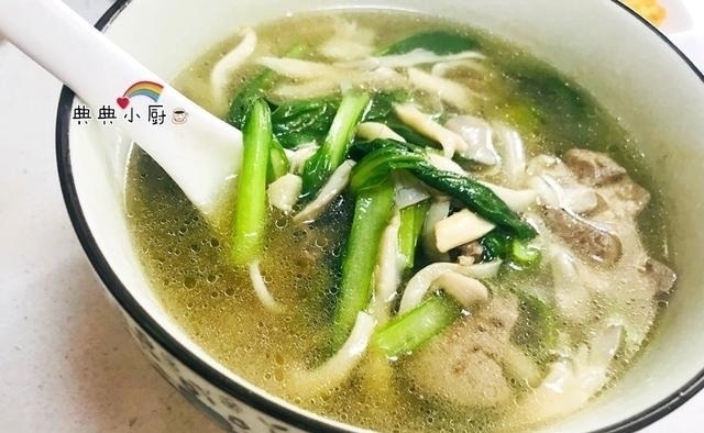 平菇|猪身上便宜又好吃的部位，煮汤越喝越香，是最好的食补食材