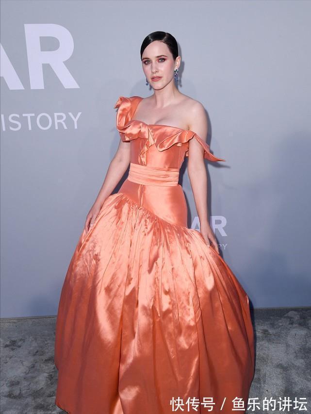 礼裙|甜美穿搭怎么能少了荷叶裙?穿荷叶裙青春减龄,太有魅力