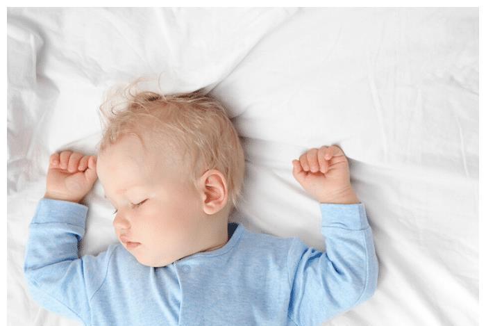 头部|我家宝宝后脑勺比较凸,月嫂一直让两边侧睡,有道理吗?靠谱吗