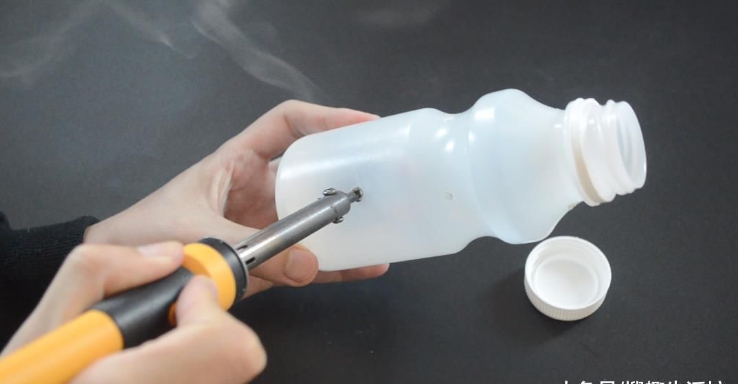 塑料瓶|衣柜里面挂一个塑料瓶, 没想到作用这么大, 看完你会感谢我的