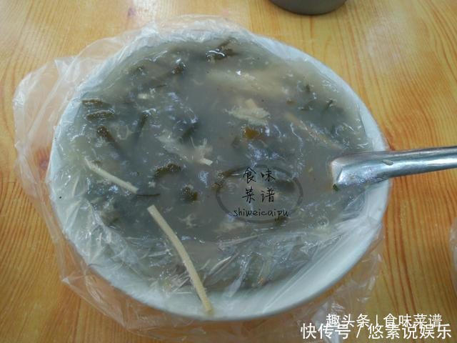 街边卖早餐的,都在碗上套个塑料袋,盛的都是滚烫热饭,有毒吗