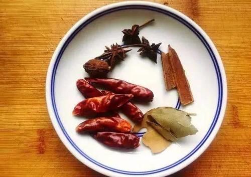  下肚|秘制红烧肉，飘香四溢、软糯可口，肥而不腻，一盘下肚，直呼过瘾