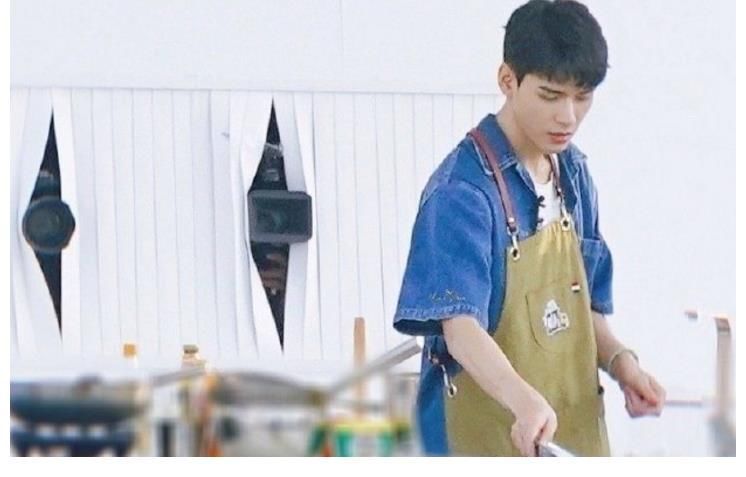 中餐廳|龔俊忙著錄《中餐廳》,網(wǎng)上已曝新劇!雙男主題材,但不搭張哲瀚