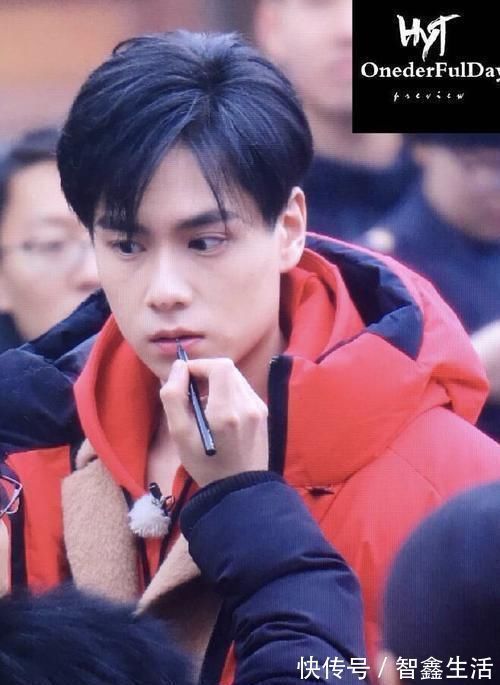 口红 男明星涂口红谁最惊艳?这是有多妩媚?男星涂口红唇膏的样子有没有撩到你呢?