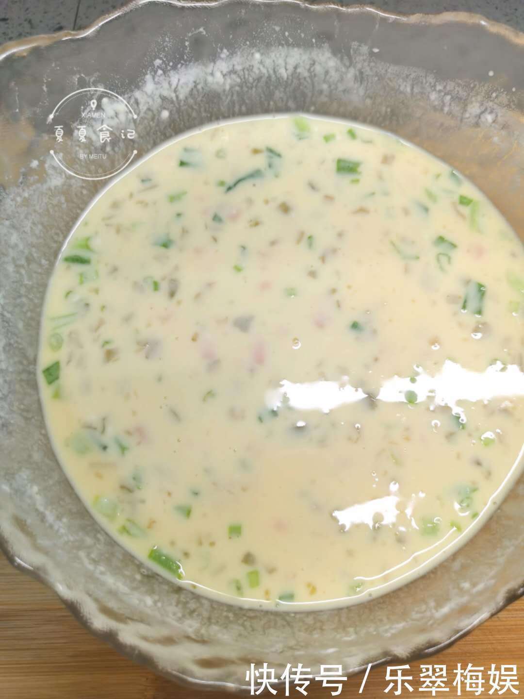 榨菜|儿子最爱吃这早餐，不用揉面，搅一搅就能煎，柔软嫩滑，超好吃！