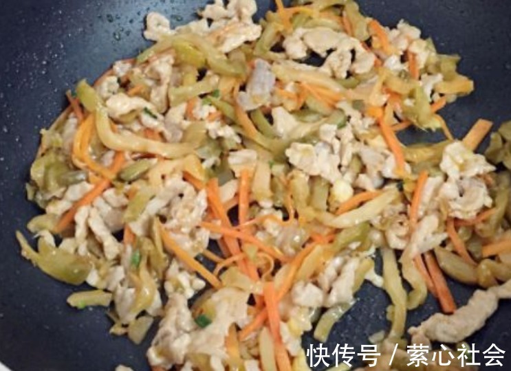 香辣|香辣开胃,色泽好看,五分钟即可做好,孩子多吃免疫力更好哦!