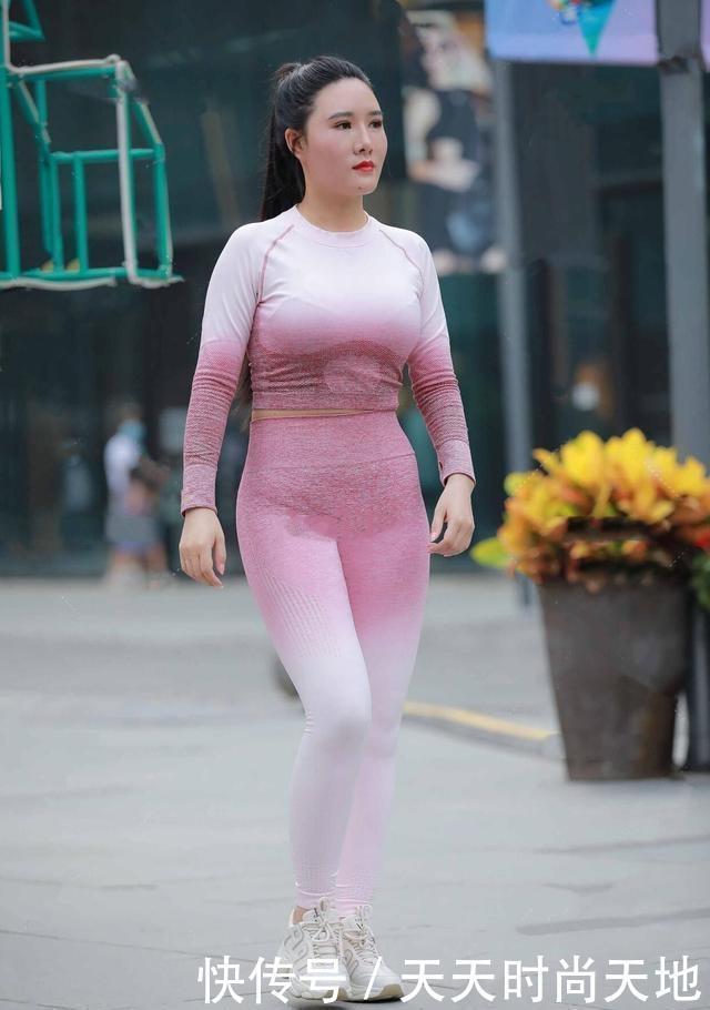 打底裤|年轻自信的打底裤穿搭随心又时髦,凸显修长的身材,清新舒适