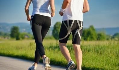 调五脏通经络的妙法上拍百会、中揉腹、下跺脚