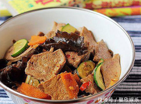 你还在爆炒猪肝吗简单教你几步,就可做出滑嫩入味不膻气的猪肝