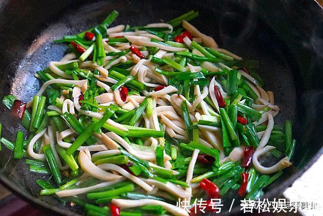 冬天|杏鲍菇和韭菜炒，太好吃了，营养又鲜香，冬天我家就爱这么吃