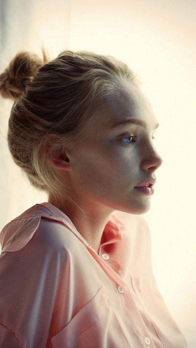 美人在“骨”不在皮，脸部有这4个特征就是骨相美人，越老越耐看